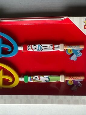 Disney Store Toy Story 4 Forky & Karen Beverly Collectible Key Set
